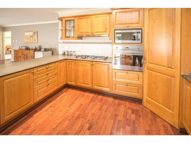 8 Bahr Place, Wellington Point QLD 4160