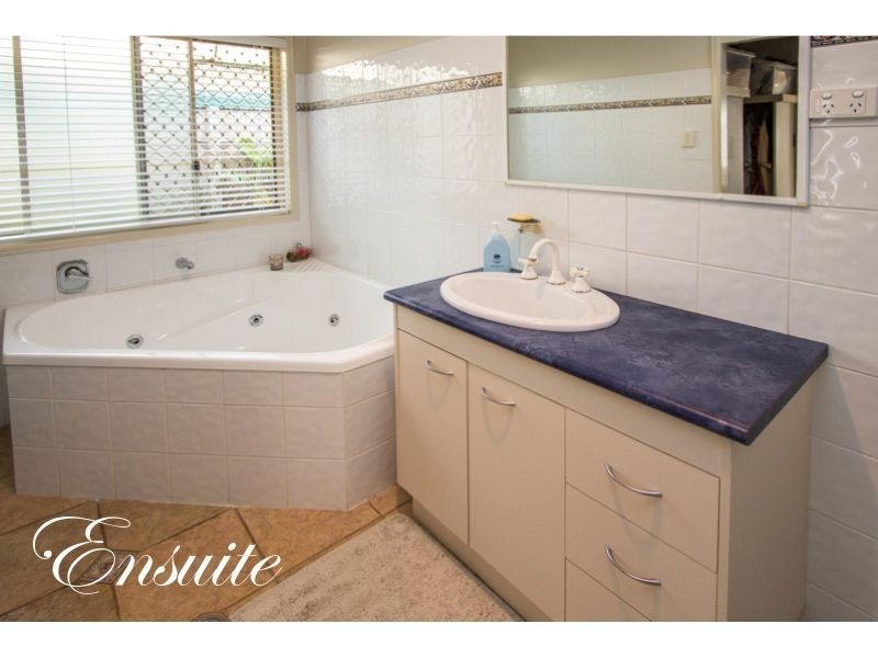 8 Bahr Place, Wellington Point QLD 4160