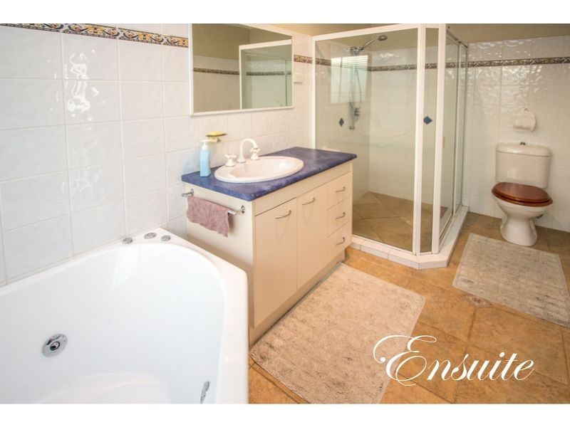 8 Bahr Place, Wellington Point QLD 4160