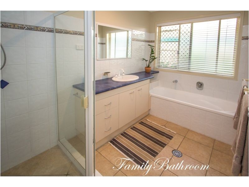 8 Bahr Place, Wellington Point QLD 4160