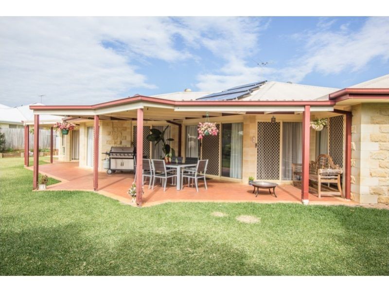 8 Bahr Place, Wellington Point QLD 4160
