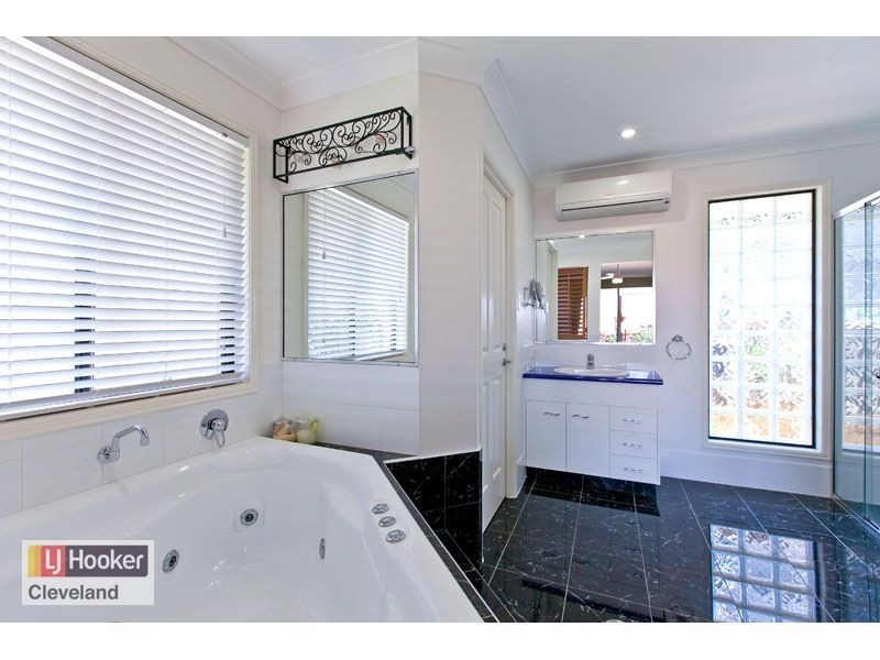 28 Daydream Street, Redland Bay QLD 4165