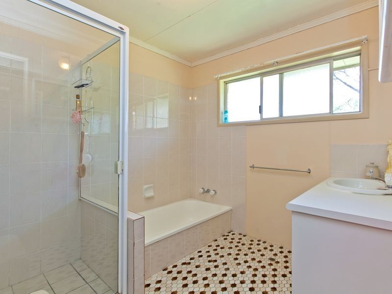 16 Taylor Crescent, Cleveland QLD 4163