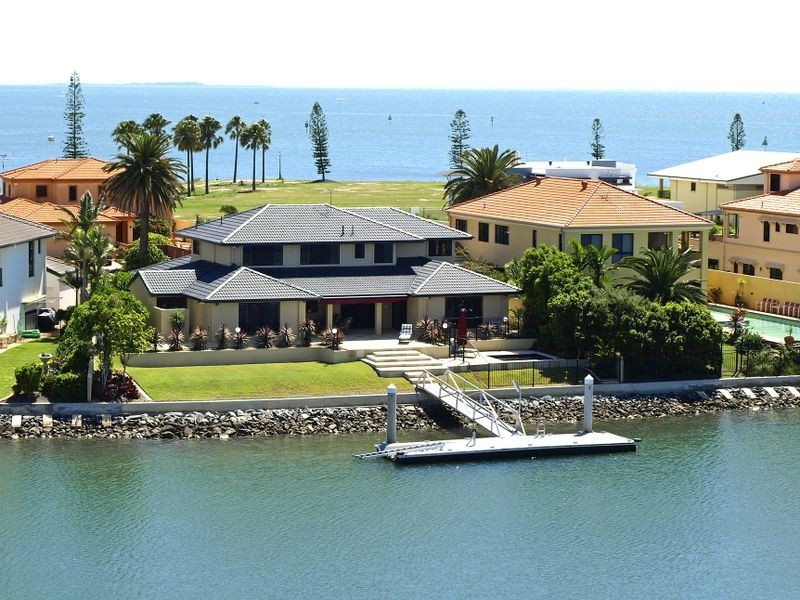 38 Raby Bay Blvd, Raby Bay QLD 4163