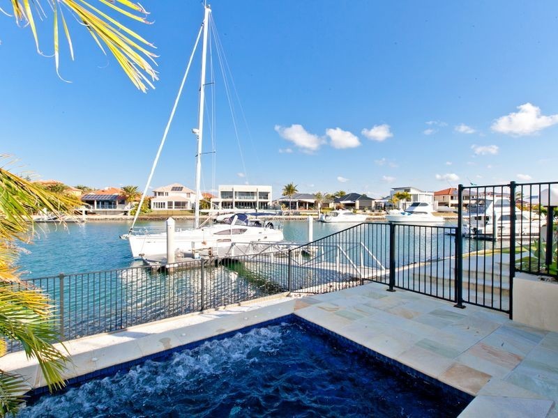 38 Raby Bay Blvd, Raby Bay QLD 4163