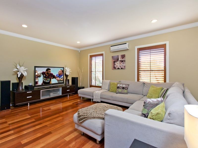 38 Raby Bay Blvd, Raby Bay QLD 4163