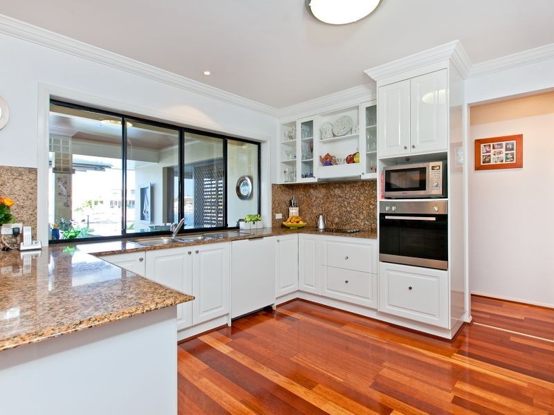 38 Raby Bay Blvd, Raby Bay QLD 4163