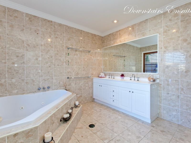 38 Raby Bay Blvd, Raby Bay QLD 4163