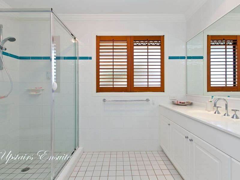 38 Raby Bay Blvd, Raby Bay QLD 4163