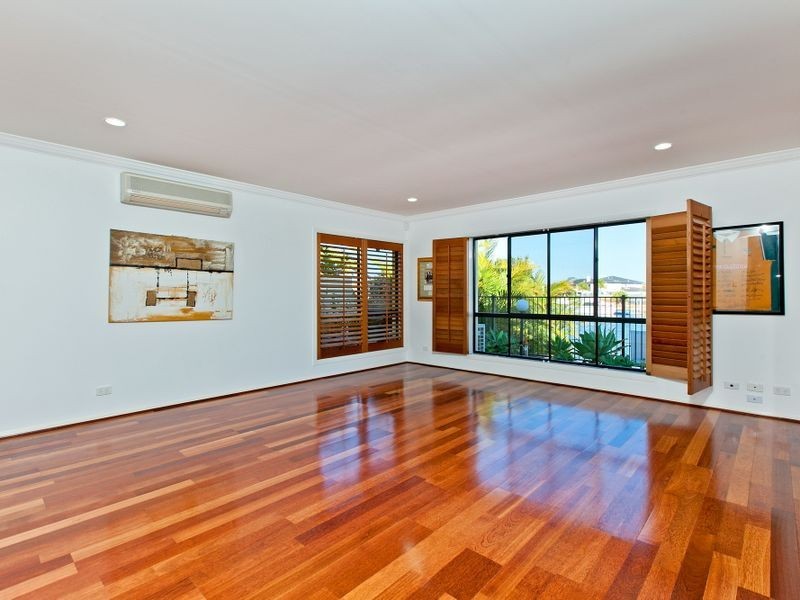 38 Raby Bay Blvd, Raby Bay QLD 4163