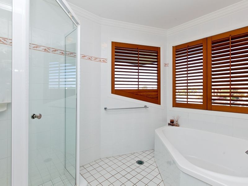 38 Raby Bay Blvd, Raby Bay QLD 4163