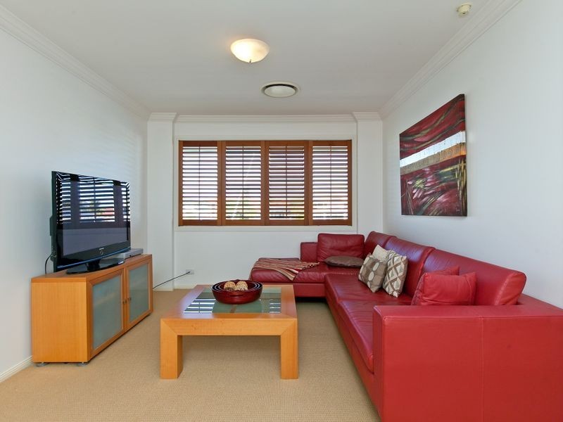 38 Raby Bay Blvd, Raby Bay QLD 4163