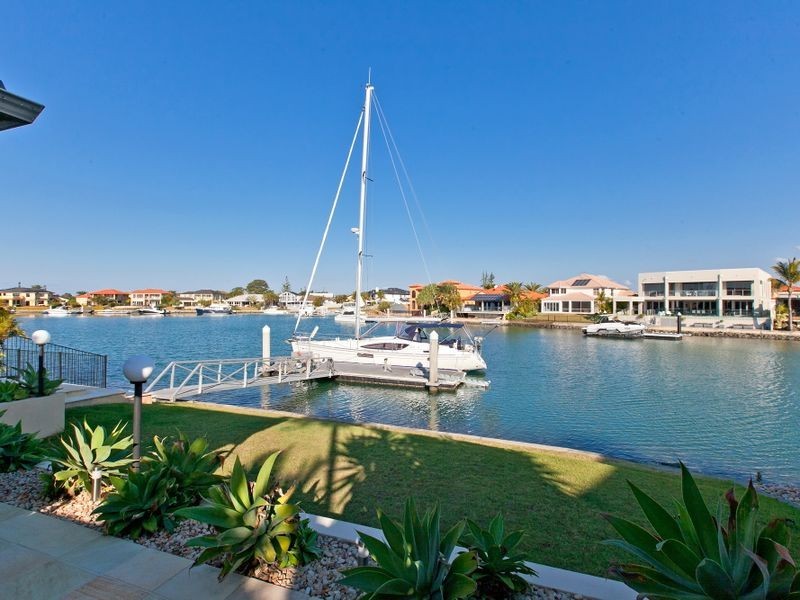38 Raby Bay Blvd, Raby Bay QLD 4163