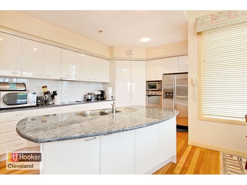 19 Raby Bay Blvd, Raby Bay QLD 4163