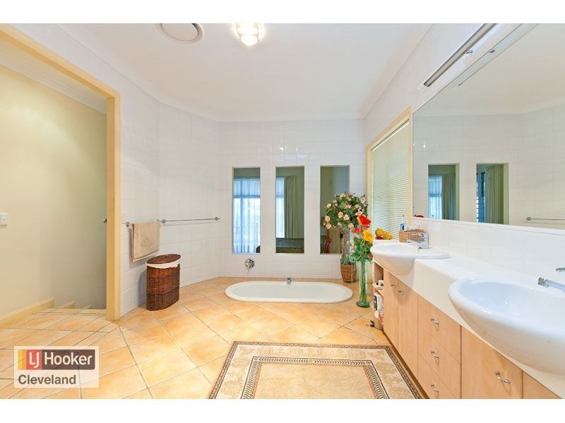 19 Raby Bay Blvd, Raby Bay QLD 4163