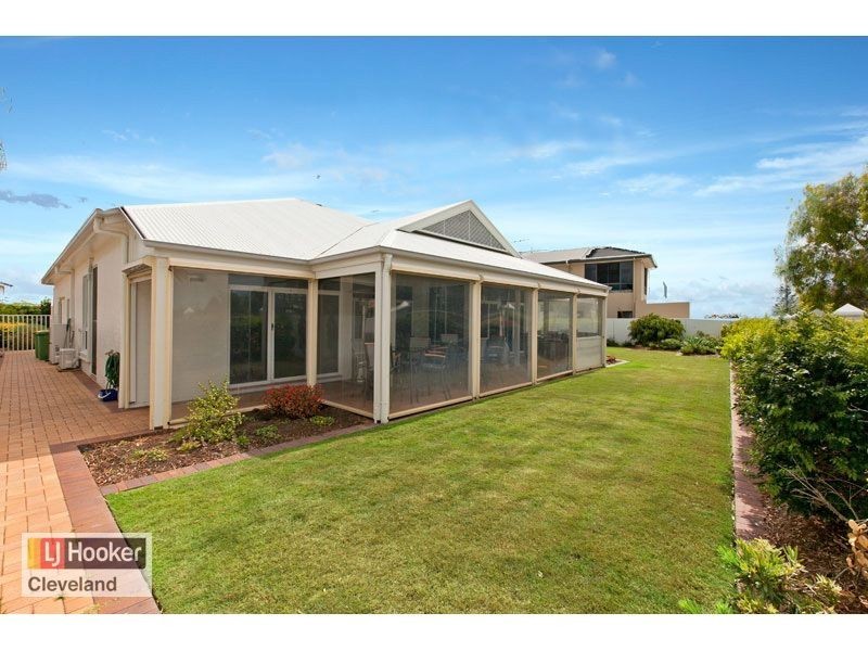 19 Raby Bay Blvd, Raby Bay QLD 4163