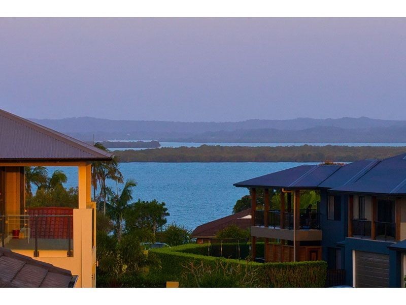 11 Baylink Drive, Redland Bay QLD 4165