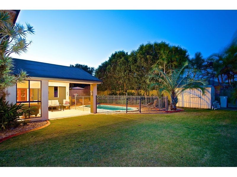 11 Baylink Drive, Redland Bay QLD 4165