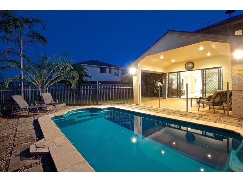 11 Baylink Drive, Redland Bay QLD 4165