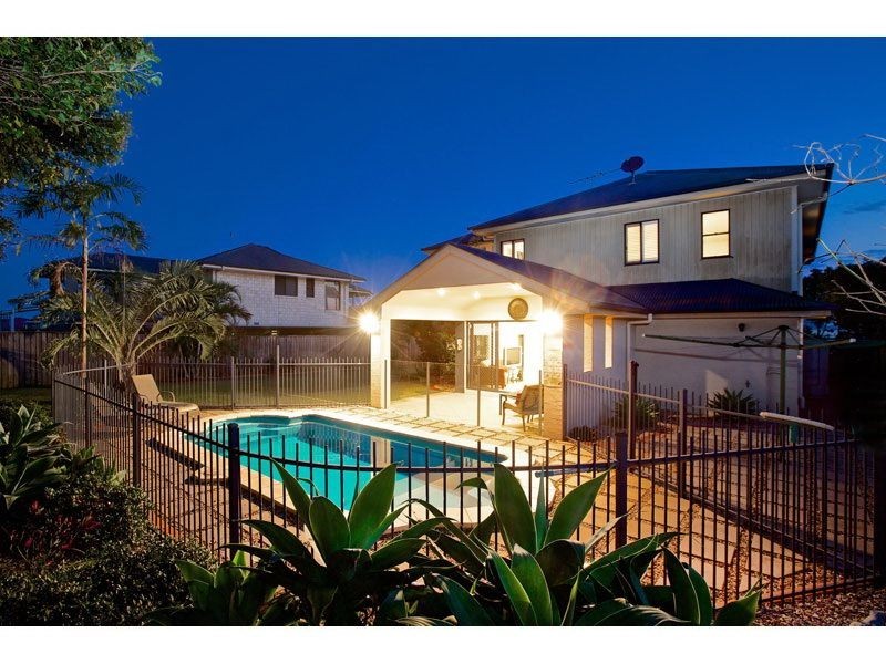 11 Baylink Drive, Redland Bay QLD 4165
