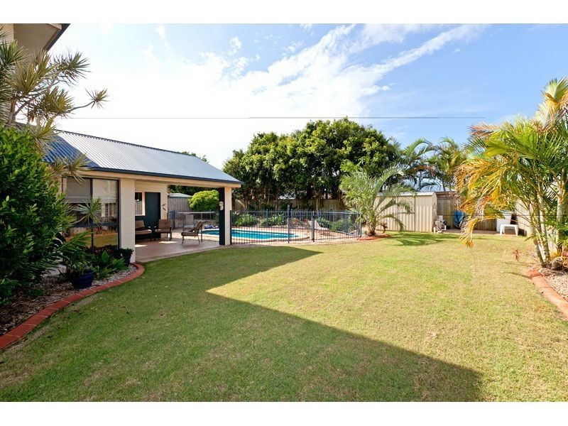11 Baylink Drive, Redland Bay QLD 4165