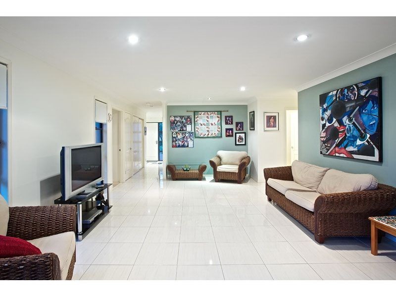 11 Baylink Drive, Redland Bay QLD 4165