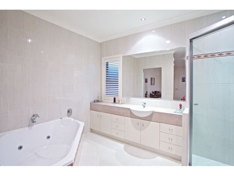 11 Baylink Drive, Redland Bay QLD 4165