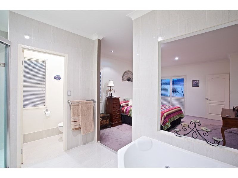 11 Baylink Drive, Redland Bay QLD 4165