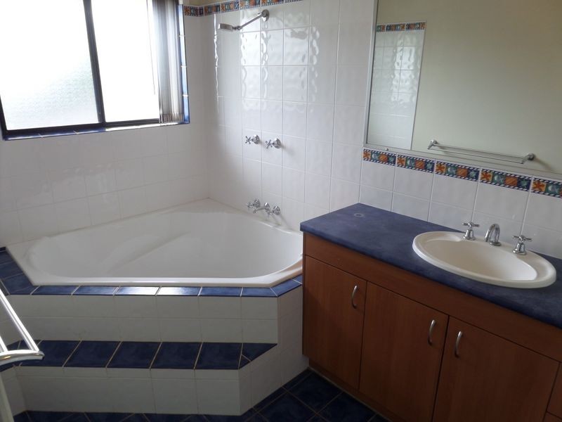 32 Kimbolton Drive, Redland Bay QLD 4165