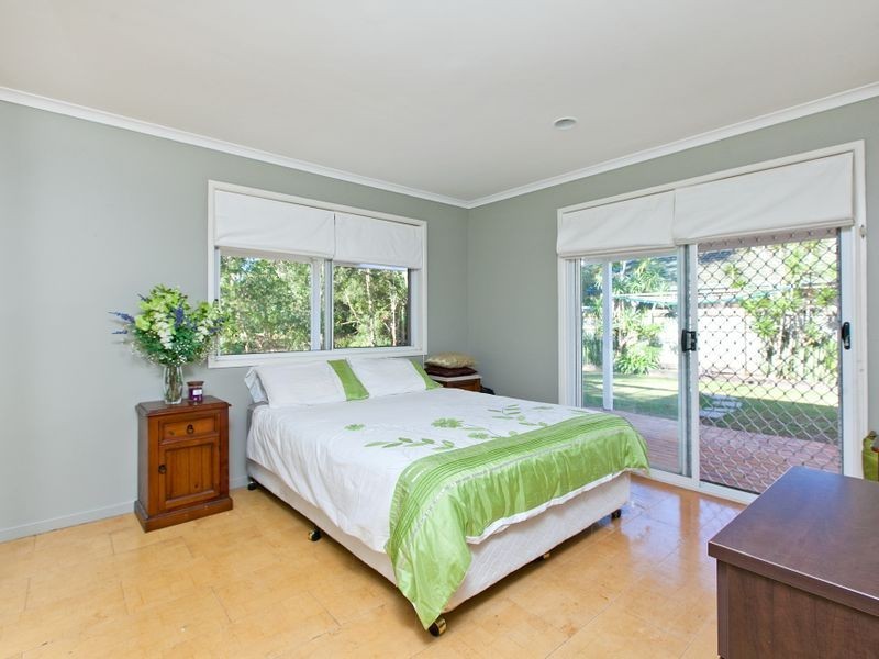 11 Jay Crescent, Redland Bay QLD 4165