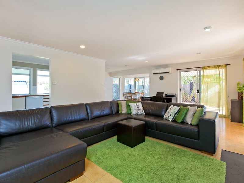 11 Jay Crescent, Redland Bay QLD 4165