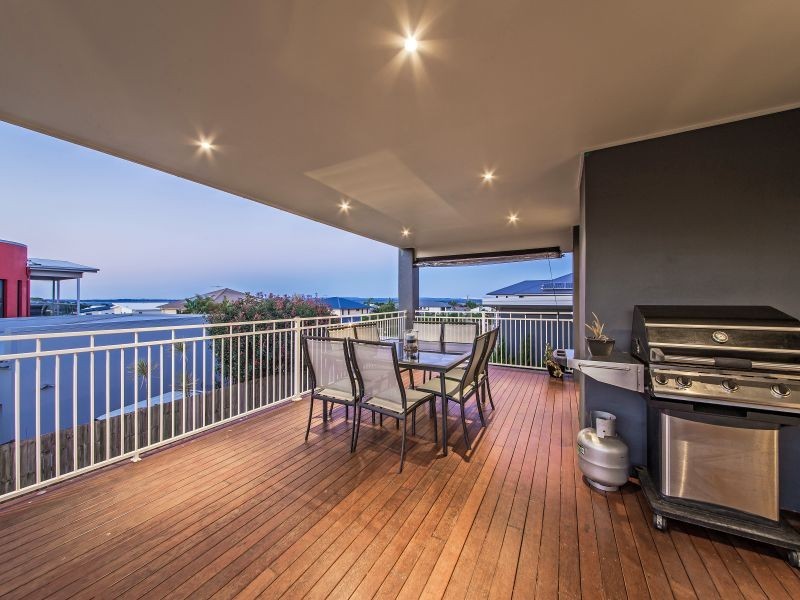 38 Huntly Place, Redland Bay QLD 4165