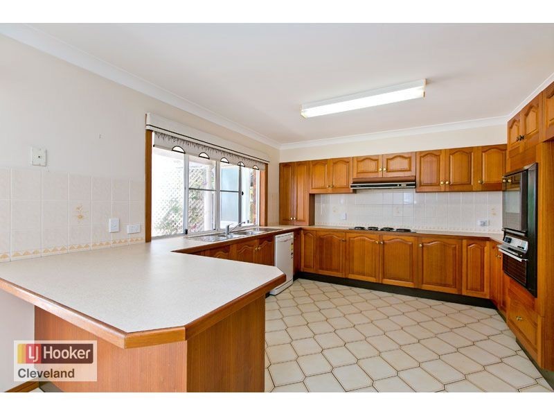 24 Bowsprit Parade, Raby Bay QLD 4163