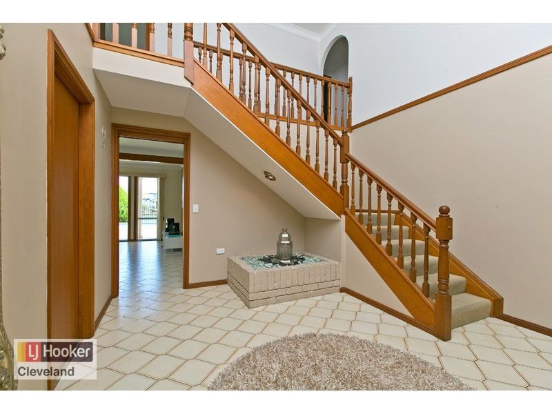 24 Bowsprit Parade, Raby Bay QLD 4163