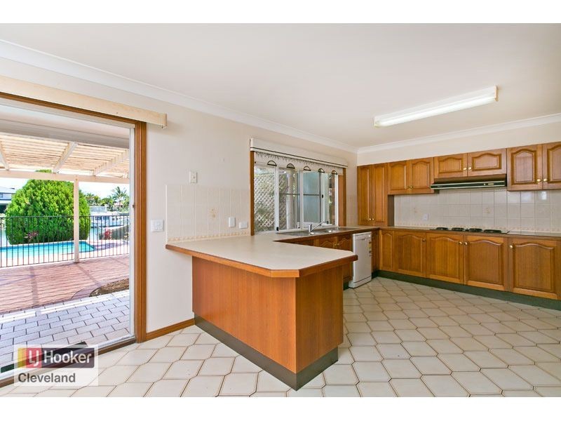 24 Bowsprit Parade, Raby Bay QLD 4163