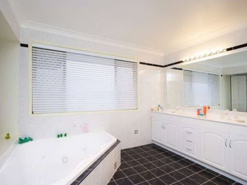 21 Penzance Drive, Redland Bay QLD 4165