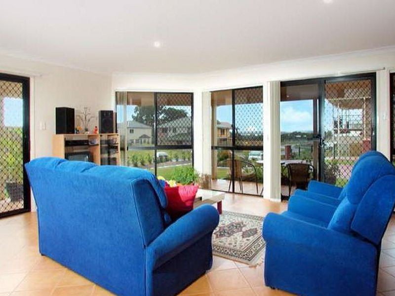 6 Newcomb Court, Redland Bay QLD 4165