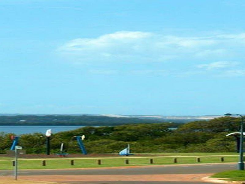 6 Newcomb Court, Redland Bay QLD 4165