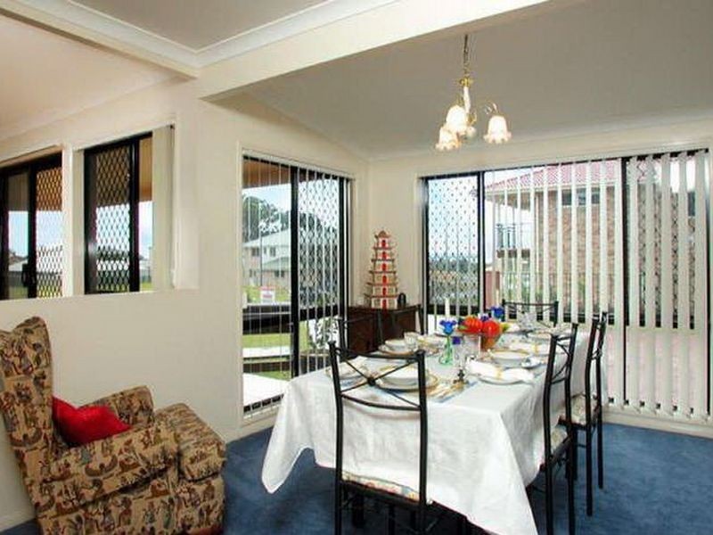 6 Newcomb Court, Redland Bay QLD 4165