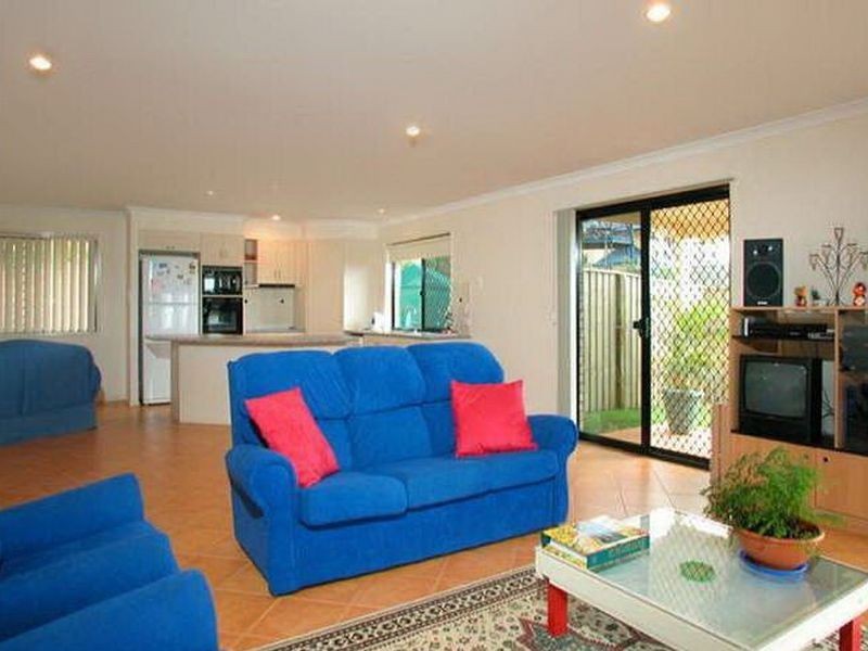 6 Newcomb Court, Redland Bay QLD 4165