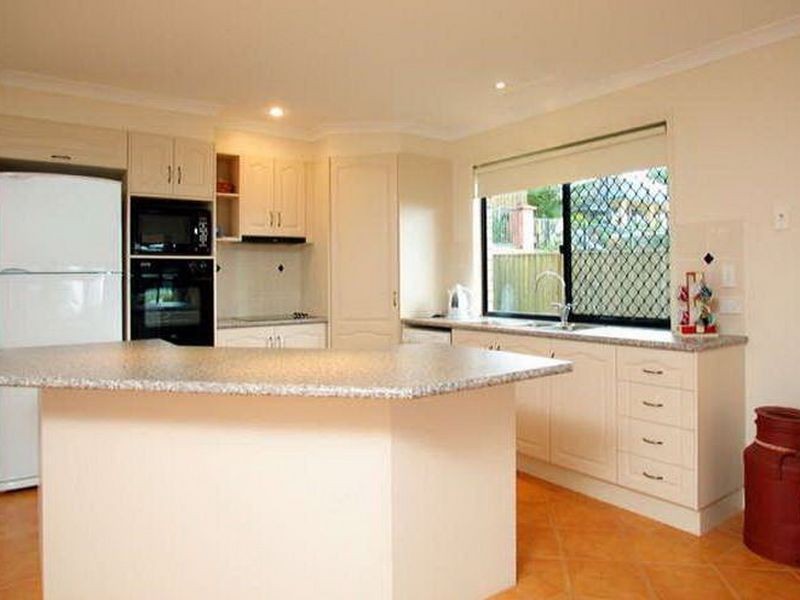 6 Newcomb Court, Redland Bay QLD 4165