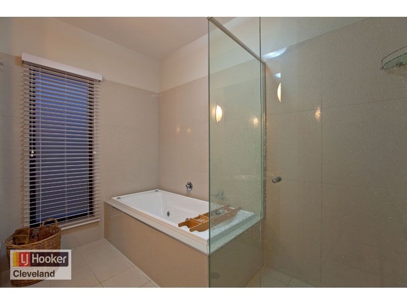 27 Huntly Place, Redland Bay QLD 4165