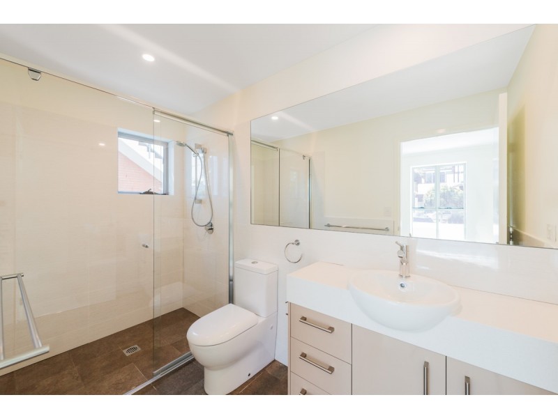 83 Akonna Street, Wynnum QLD 4178