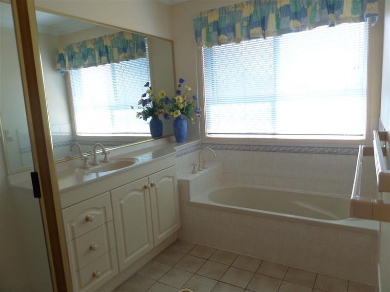 6 Ryan Court, Victoria Point QLD 4165