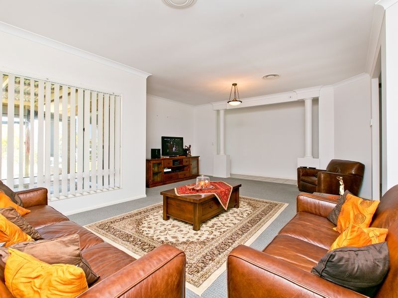 8 Marram Court, Raby Bay QLD 4163