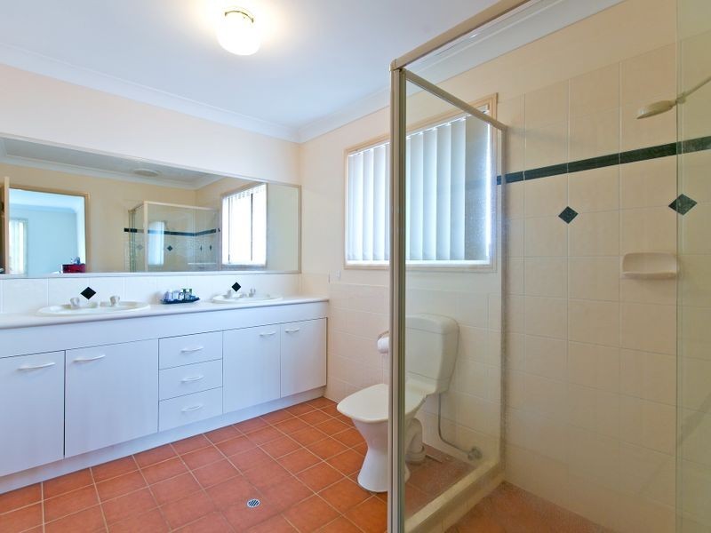 7 Lindeman Place, Redland Bay QLD 4165