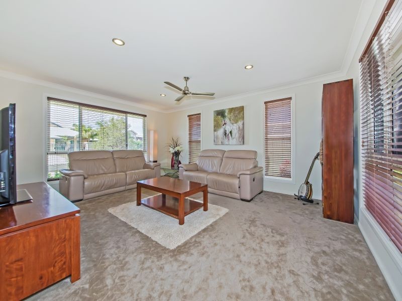 39 Attenborough Cct, Redland Bay QLD 4165