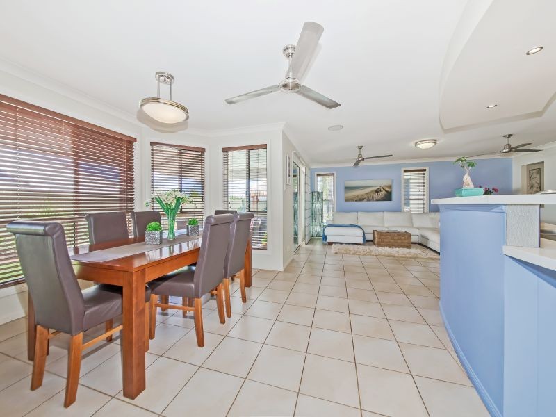 39 Attenborough Cct, Redland Bay QLD 4165
