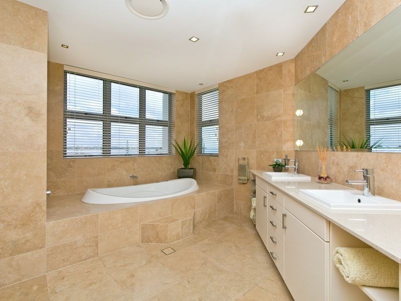 47 Raby Bay Boulevard, Raby Bay QLD 4163