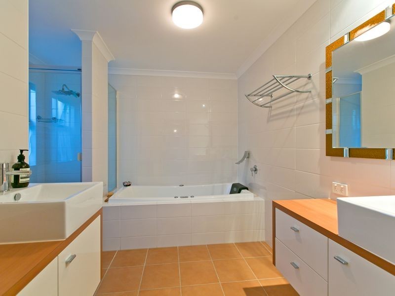15 Yorston Place, Ormiston QLD 4160